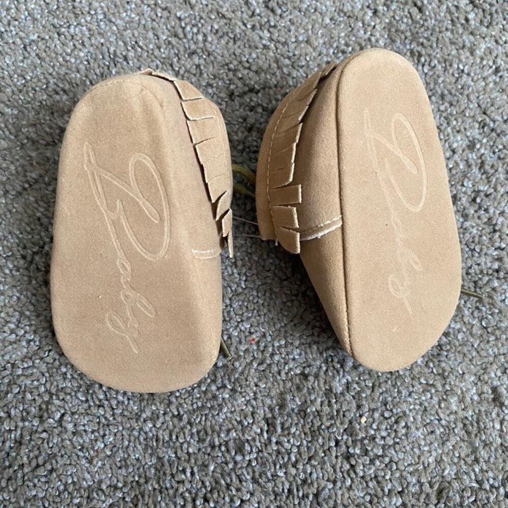 Gender Neutral Baby 6-12m Tan Soft Sole Moccasins NEW Casual - Picture 2 of 2